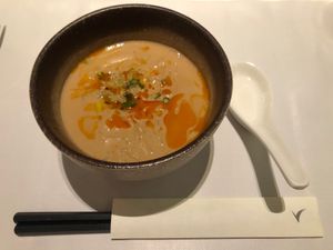 空港に着いて、キャセイのウイングで軽いランチ

色々とあるんですけど、小ぶ...