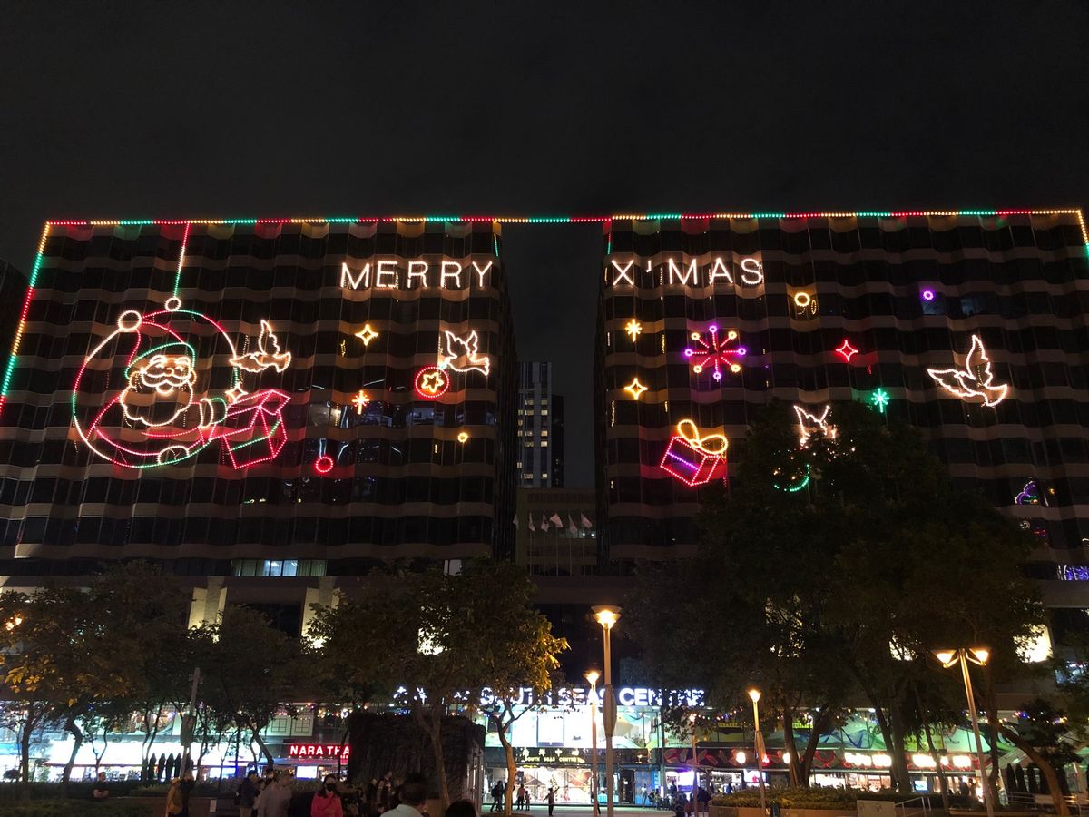 尖沙咀東部のイルミネーション群
どことなく寂しい感じがする
いつものお店で...