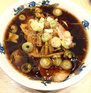 富山　ブラックラーメン