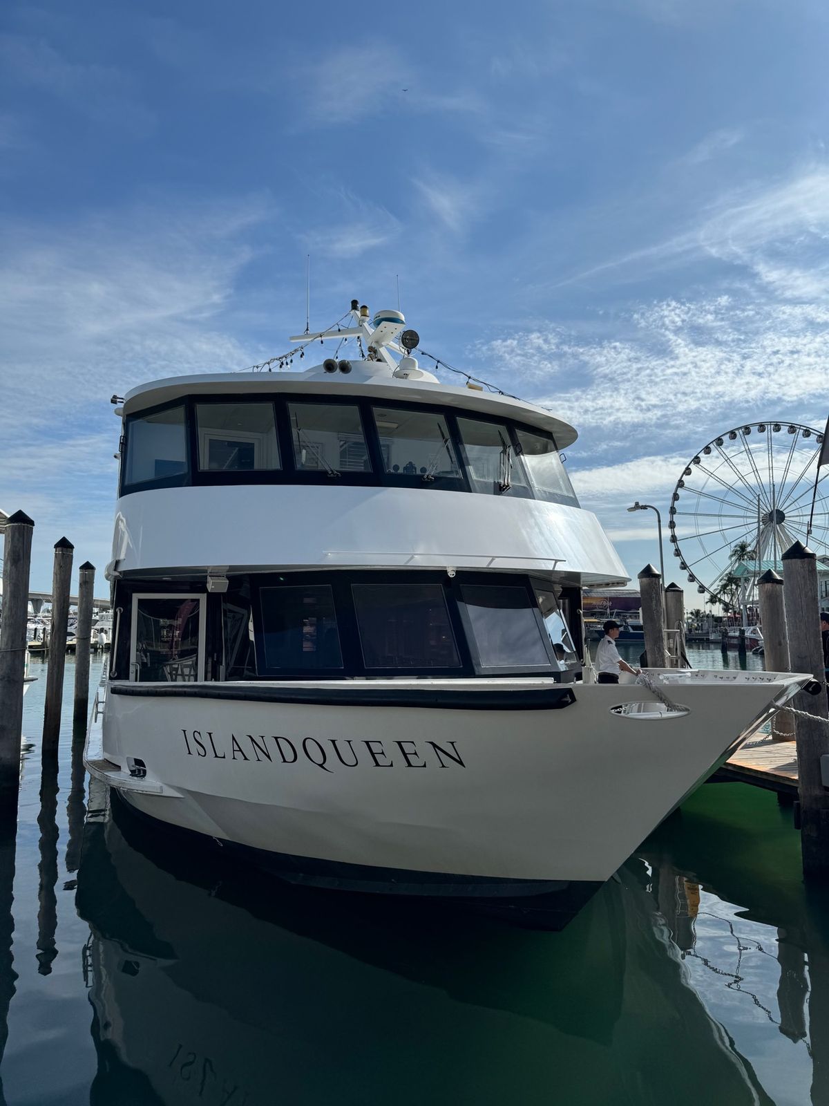 クルージング。有名人の大豪邸を船から眺めるプラン
成功者はみなマイアミに豪...