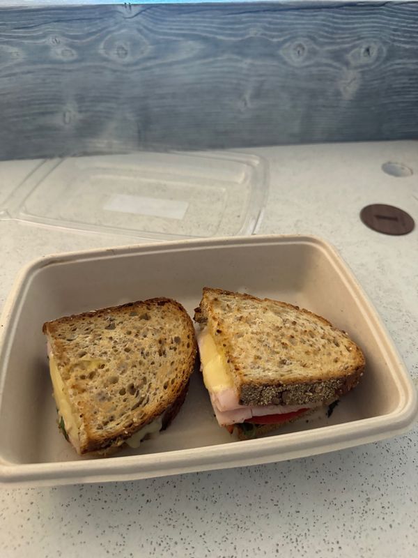 アメリカ(米国)「マイアミ」の写真：なんでもないようなサンドイッチが20ドル...