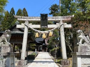 秋田県秋田市
●太平山三吉神社の桜と鳥居
●太平山三吉神社の表鳥居
●太平...