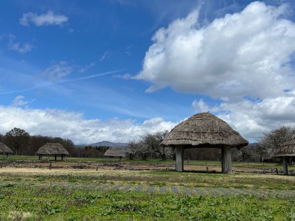 日本・秋田市「秋田の縄文遺跡と白神山地をめぐる旅」の写真：鹿角市　
●大湯環状列石（世界遺産）

...