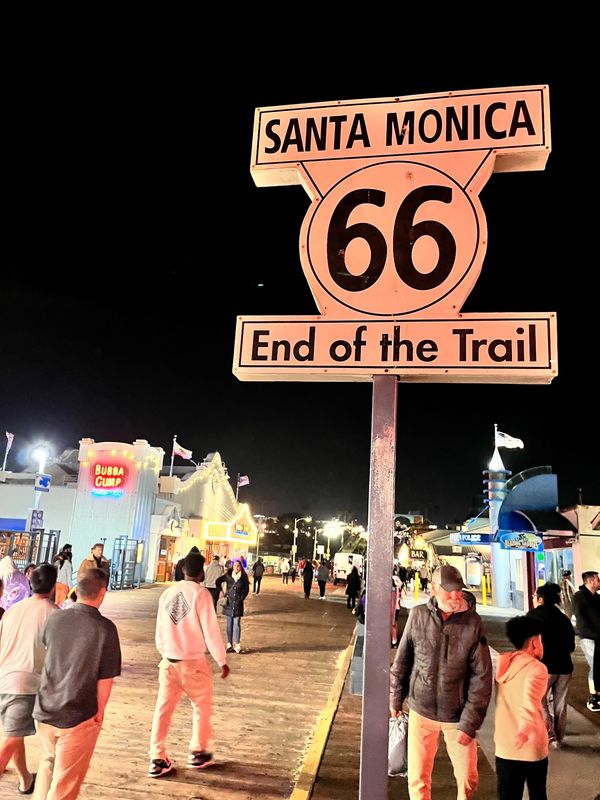 アメリカ(米国)・ロサンゼルス「ロサンゼルス旅行」の写真：夜のサンタモニカとお馴染みのトレジャージ...