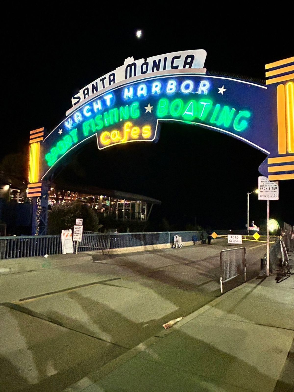 高級スーパーエレワンやお安いスーパーROSSなど、行ってお買い物をしながら...