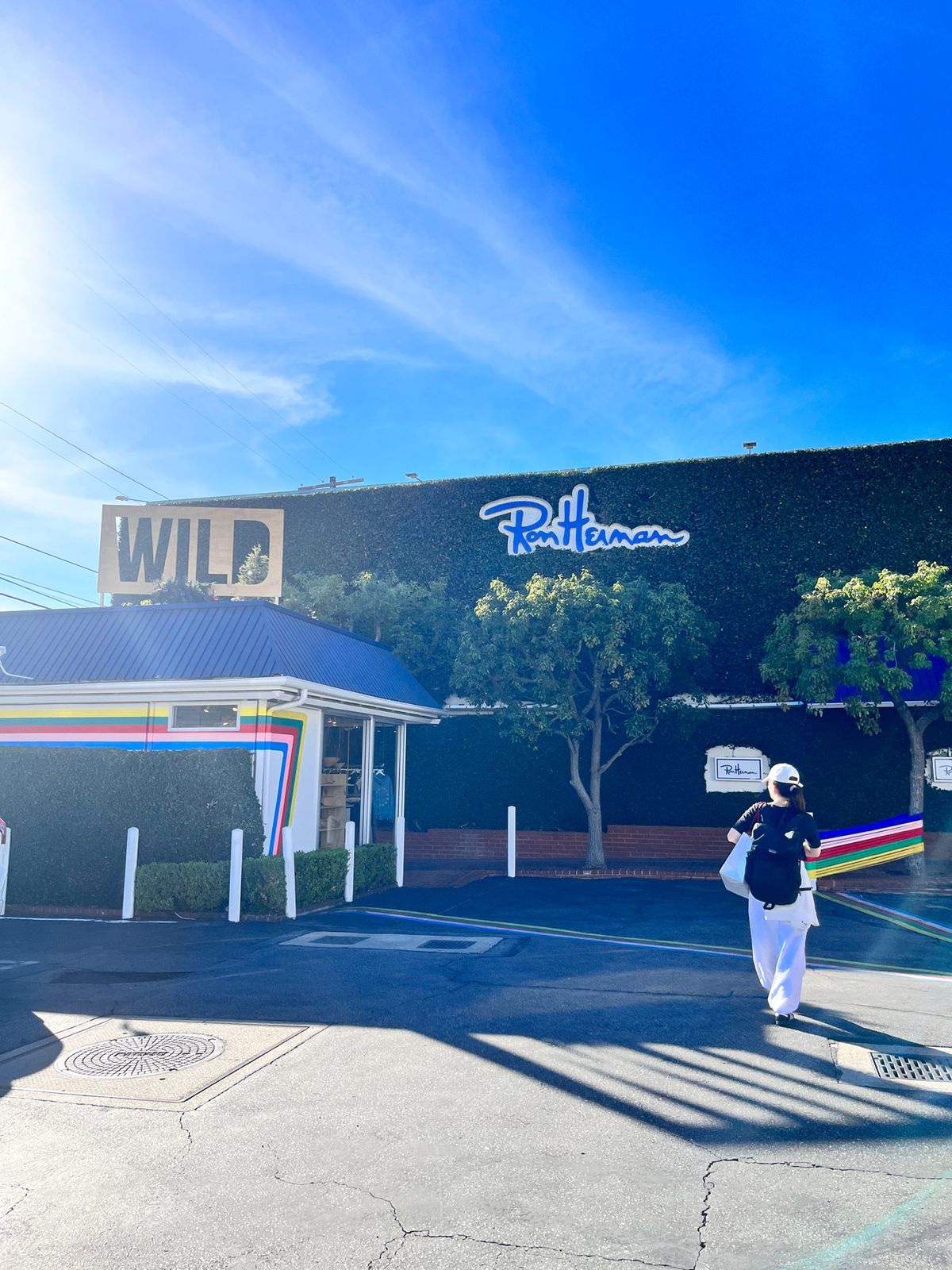 メルローズアベニュー
スニーカーとかスポーツブランドが、安くて
よかったです。