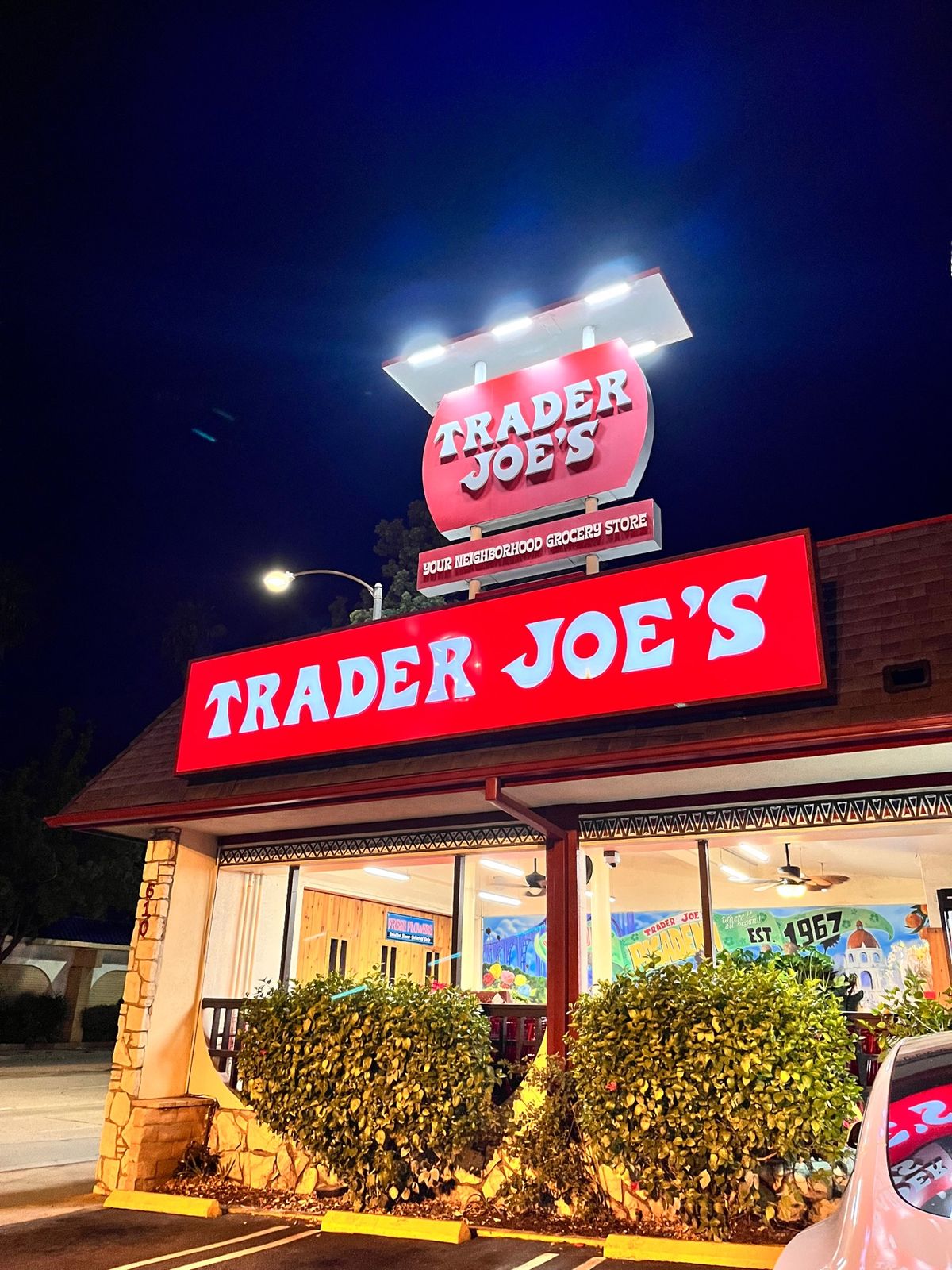 夜のサンタモニカとお馴染みのトレジャージョーズ！割と遅くまで開いてくれてる...