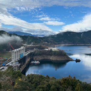 現在絶賛工事中の早明浦ダム。
上がる前は霧に覆われていたが、途中から無事晴...