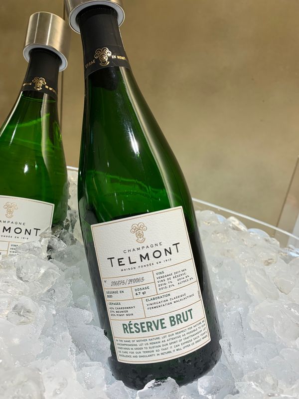 フランス・パリ「サンセバスチャン・パリ」の写真：まずは、ラウンジで朝ご飯😋
おせちがあっ...