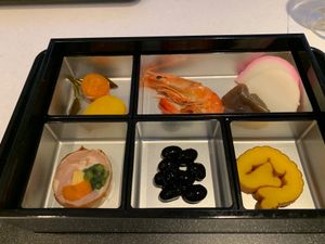 まずは、ラウンジで朝ご飯😋
おせちがあったのは感激🤩しかし…3時20分起き...