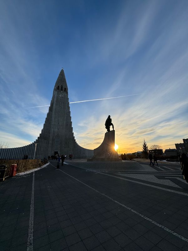 アイスランド・アイスランド「アイスランドで今度こそオーロラ！」の写真：ハットルグリムス教会

1500円くらい...