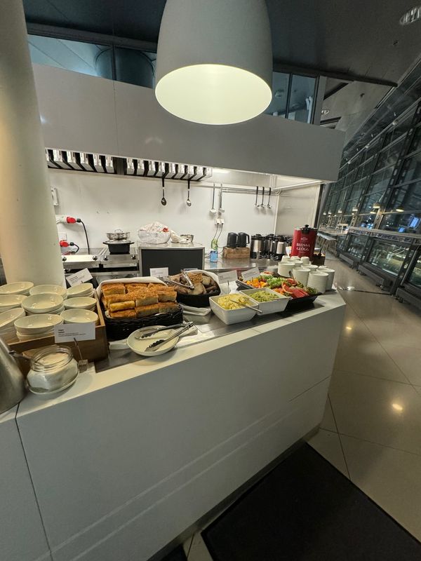 アイスランド・アイスランド「アイスランドで今度こそオーロラ！」の写真：23番ゲート近くのフィンエアーラウンジが...