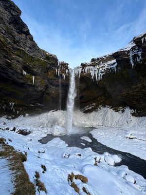 Kvernufoss（クヴェルヌフォス）

結局氷河ハイキングは悪天候が回...