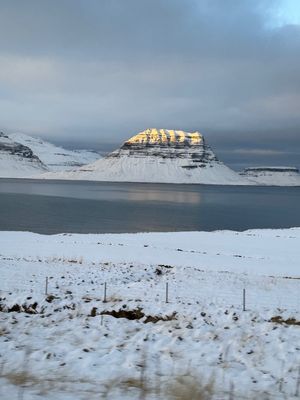 Kirkjufell（キルキュフェットル山）

スナイフェルスネス半島にあ...