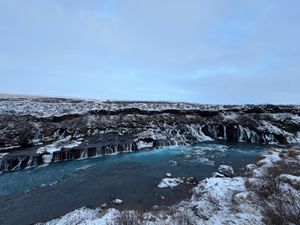 Barnafoss（バルナフォス）

ものすごい勢いの滝と川で、ニュージー...