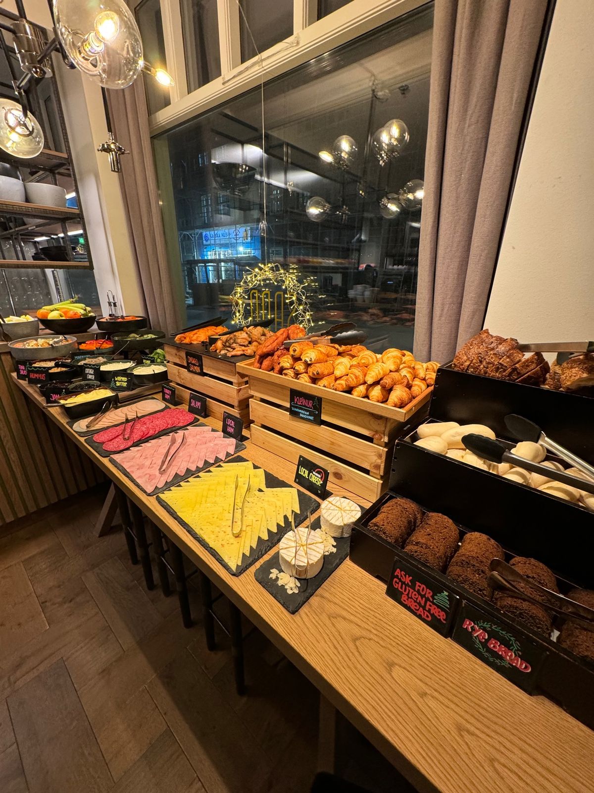 サンドホテルの朝食はサンドホルトで提供されているものが食べられる！めっちゃ...