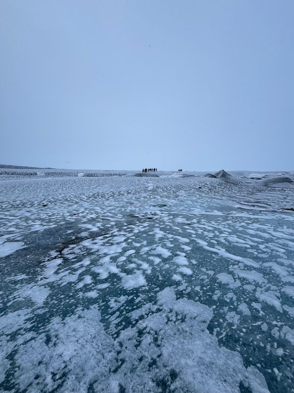 アイスランド・アイスランド「アイスランドで今度こそオーロラ！」の写真：アイゼンをつけて氷河の上を歩く！

初め...