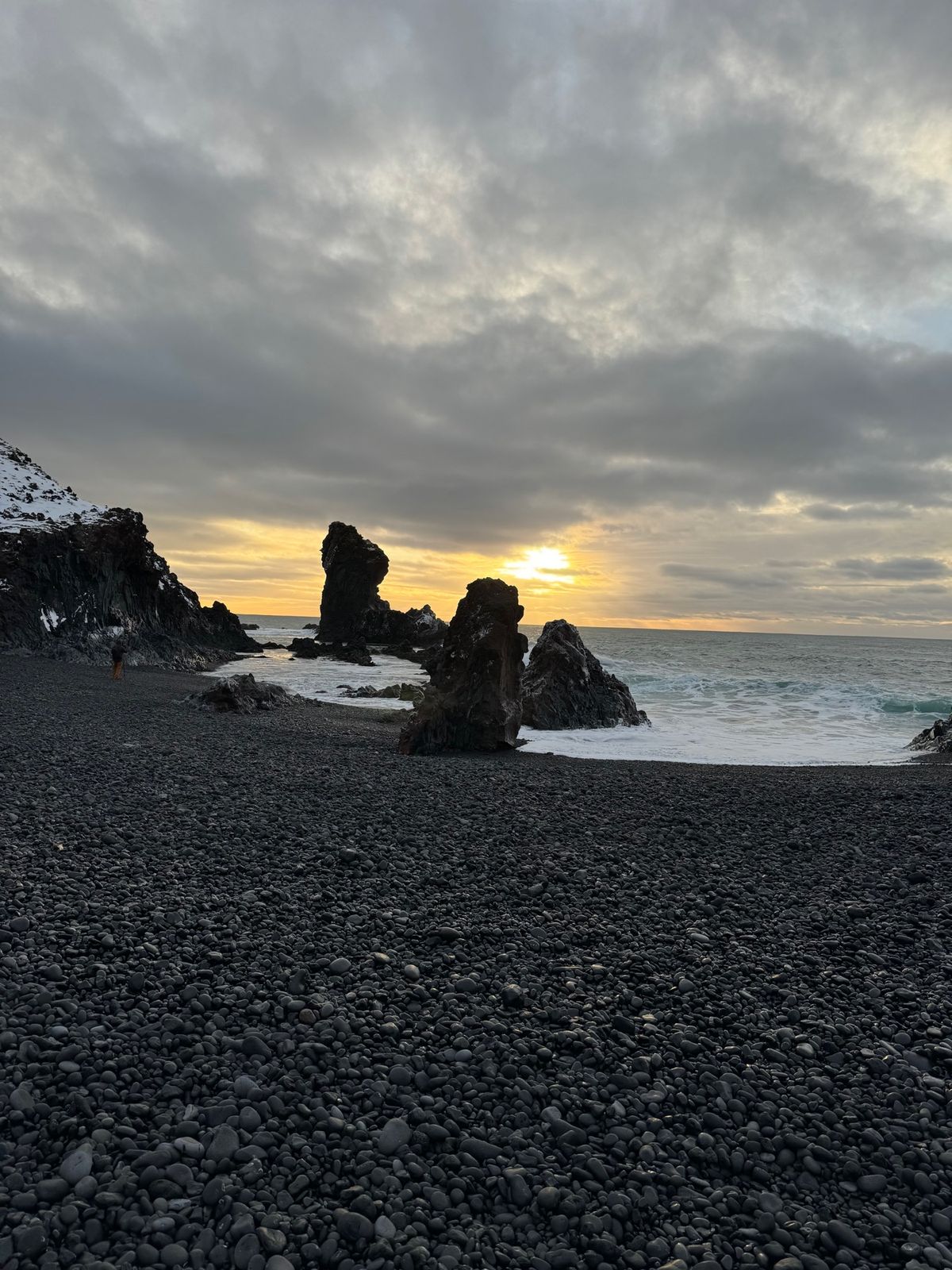 DJÚPALÓNSSANDUR BEACH

夕日が綺麗な写真スポット。天...