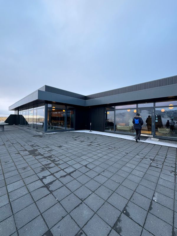 アイスランド・アイスランド「アイスランドで今度こそオーロラ！」の写真：kraumaという温泉施設に立ち寄る。多...