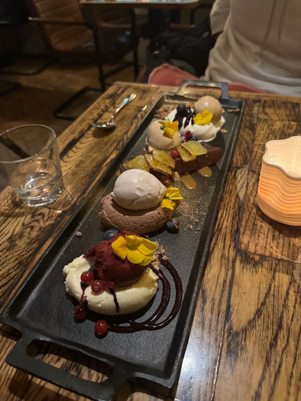 Kol / コール

レイキャビックに早く着いたので、最終日もレストランで...