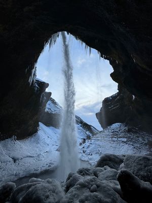 Kvernufoss（クヴェルヌフォス）

結局氷河ハイキングは悪天候が回...