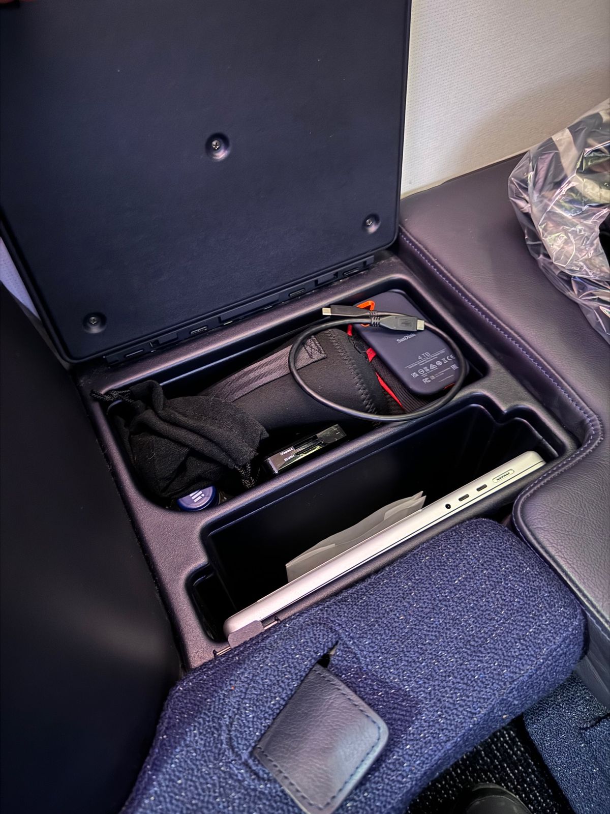 帰りの飛行機が急遽トラブルで変更になる。もともと羽田行きだったけど、ほぼ同...