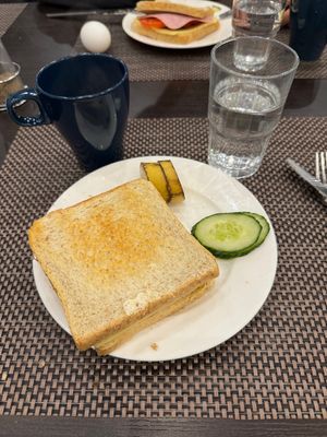 朝ごはん

ハムとチーズのサンドイッチ🥪