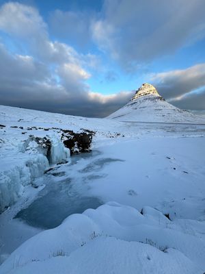 Kirkjufell（キルキュフェットル山）

スナイフェルスネス半島にあ...