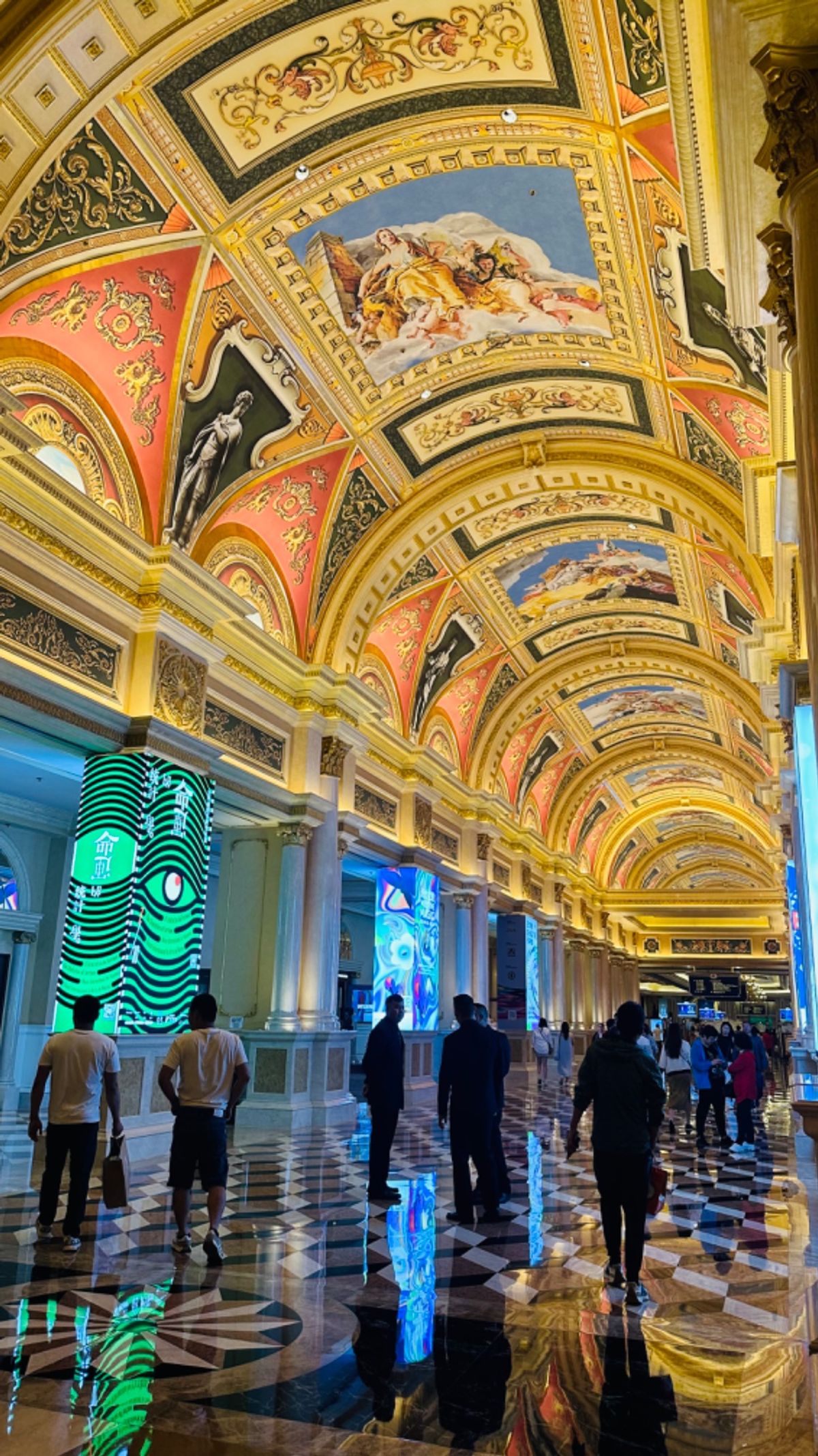 街がどこもキラキラしてました！カジノにはまったけど、最終的にプラマイゼロに。。