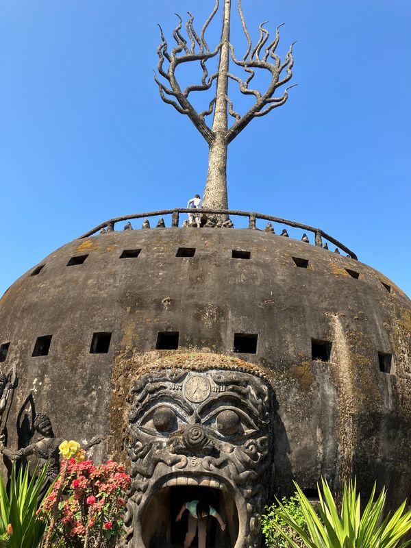 ラオス人民民主共和国・ヴィエンチャン、ルアンパバーン、「ラオス」の写真：20231226 Vientiane
B...