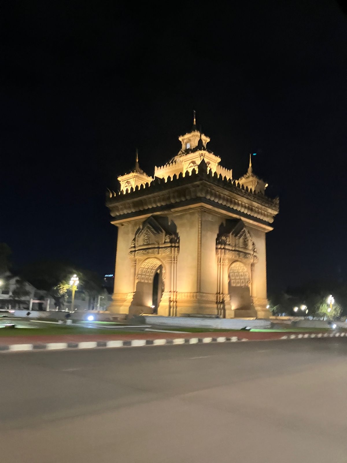 20231225 Vientiane
Patuxay パトゥーサイ
20,...