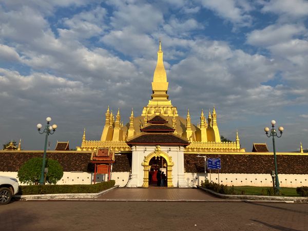 ラオス人民民主共和国・ヴィエンチャン、ルアンパバーン、「ラオス」の写真：20231255 Vientiane
タ...